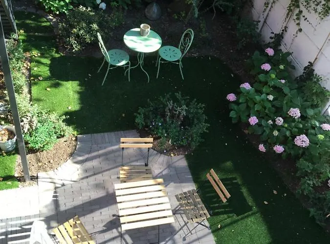 Petit Prince, לינה וארוחת בוקר 4*