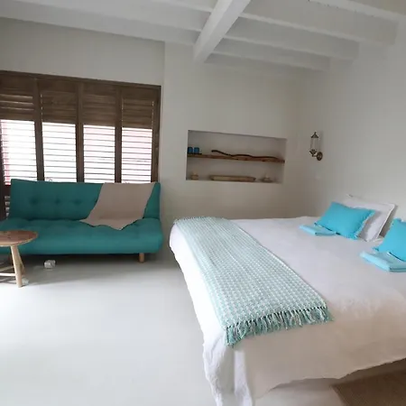 Petit Prince, לינה וארוחת בוקר 4*