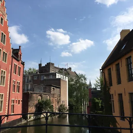 לינה וארוחת בוקר Petit Prince,